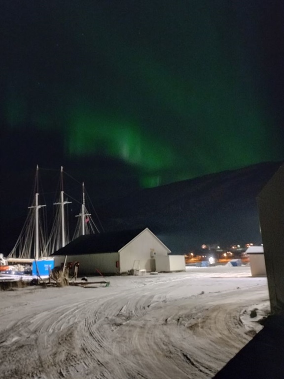 Barbara Popit - V OBJEMU POLARNEGA SIJA: z jadrnico po fjordih severne Norveške